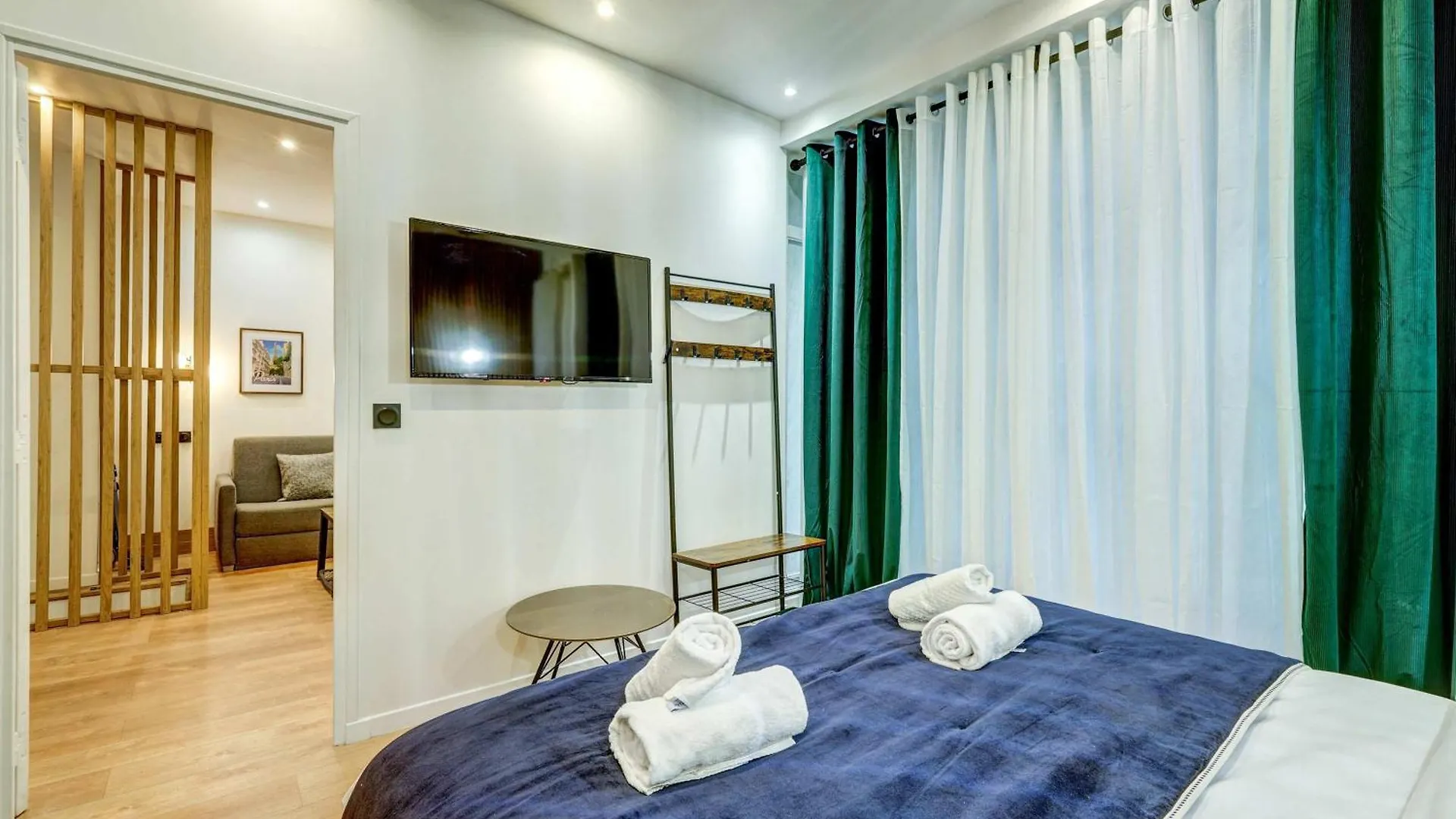 Modern And Renovated Apartment Next To Sacre-Coeur Paris France