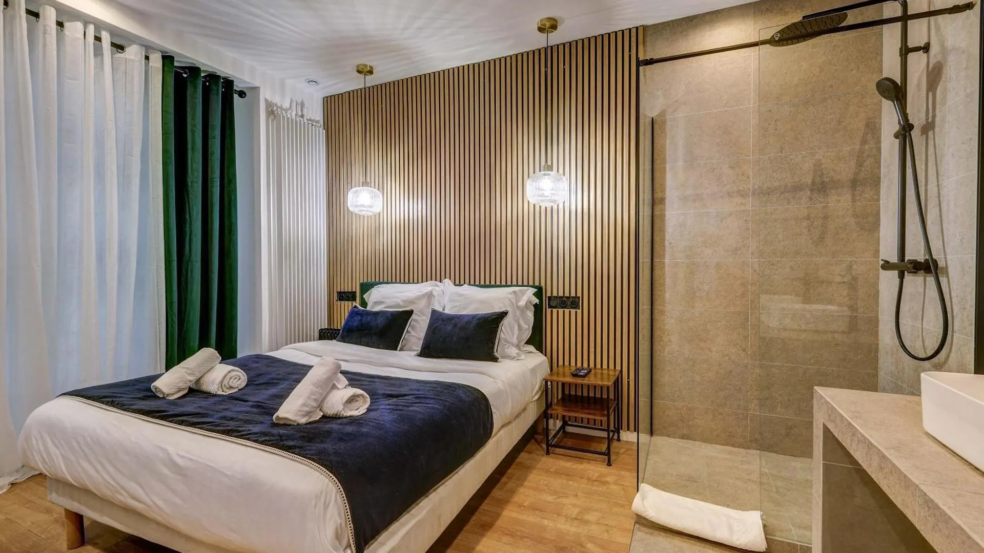 Modern And Renovated Apartment Next To Sacre-Coeur Paris France