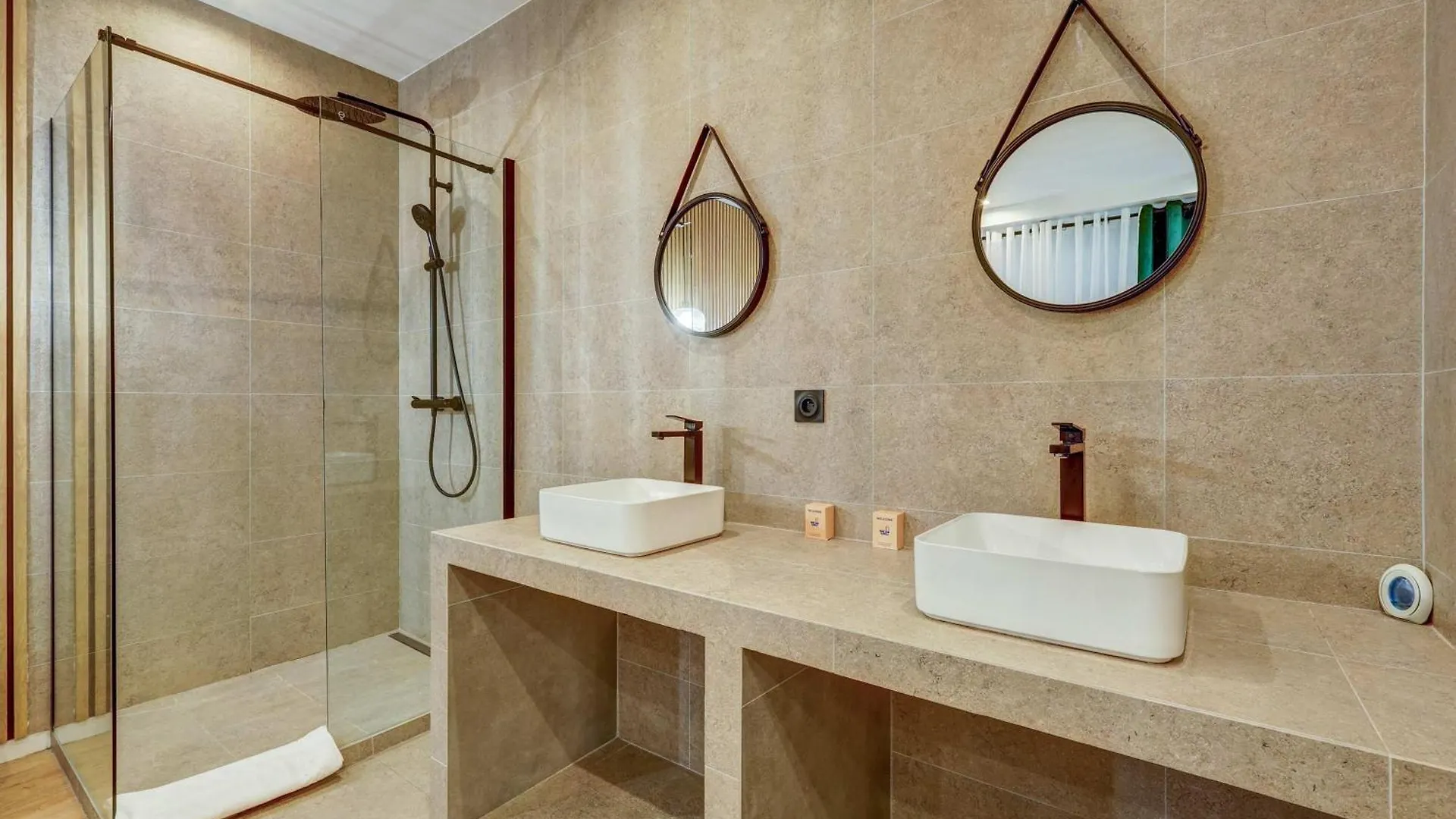Modern And Renovated Apartment Next To Sacre-Coeur Paris